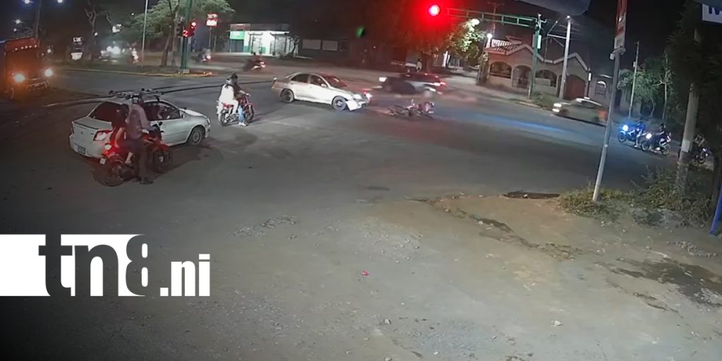 Foto: Motociclista sale volando tras ser embestido en el cruce de la muerte en Managua/TN8
