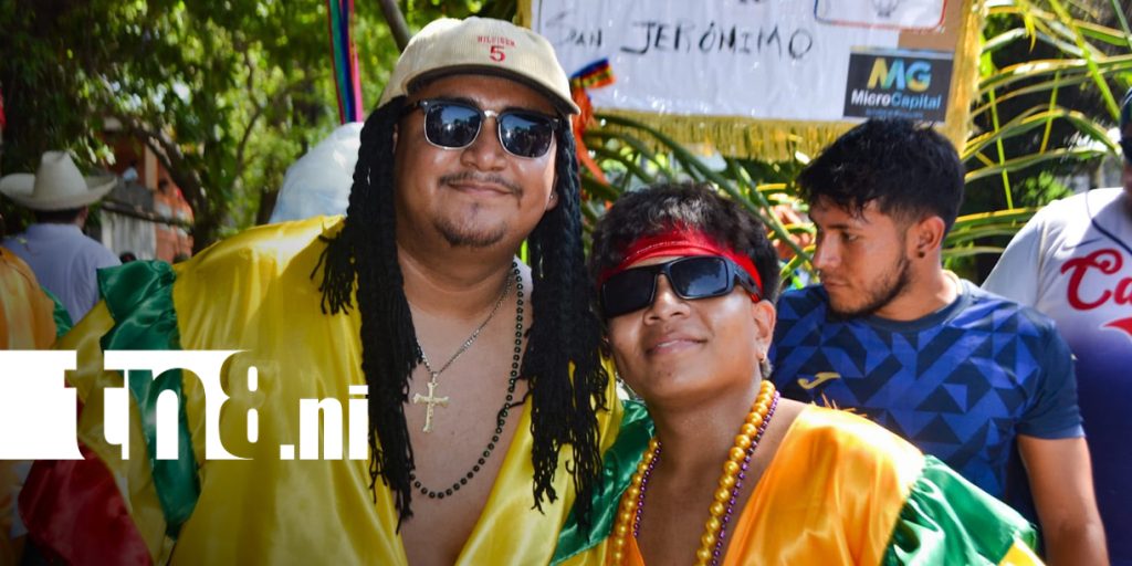 Torovenado de Monimbó recorre las calles de Masaya con sátira, color y tradición