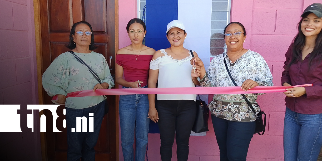 Foto: Entre lágrimas de alegría, familias de Nandaime cumplen el sueño de tener casa propia/TN8