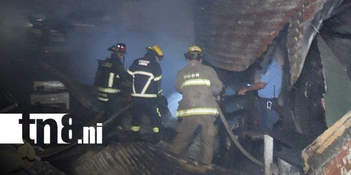 FOTO: Incendio consume vivienda en Managua/TN8 FOTO: Incendio consume vivienda en Managua/TN8