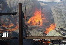 ¡El fuego arrasó con todo! Cuatro viviendas quedaron en cenizas en Bluefields Foto: ¡El fuego arrasa cuatro viviendas en Bluefields!/TN8