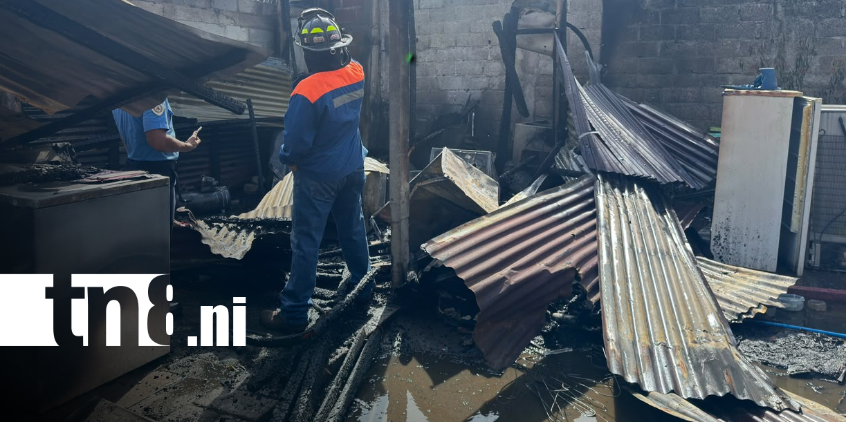 Foto: Voraz incendio deja cuantiosas pérdidas materiales en una vivienda del barrio Santa Ana, en Chinandega/TN8