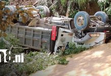 Conductor de camión resulta lesionado tras caer a un abismo en Chontales Foto: Conductor de camión resulta lesionado tras caer a un abismo en Chontales/TN8