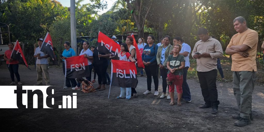 Foto: Familias celebran mejoras en cementerio de El Sacramento/TN8