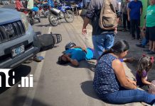 Choque entre camioneta y motocicleta deja tres lesionados, incluida una menor, en Juigalpa Foto: Cámara de seguridad capta accidente que dejó tres lesionados en carretera de Juigalpa/TN8