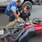 Pasajero resulta lesionado tras colisión entre dos motocicletas y un vehículo en Managua Foto: Colisión entre dos motos y un vehículo deja un lesionado en Managua/TN8