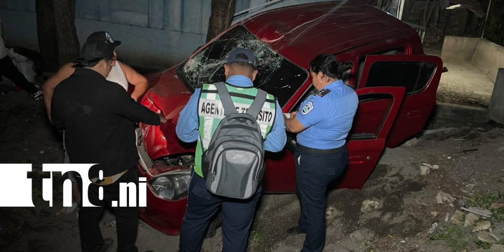 Foto: Automóvil pierde el control e impacta contra una casa /TN8