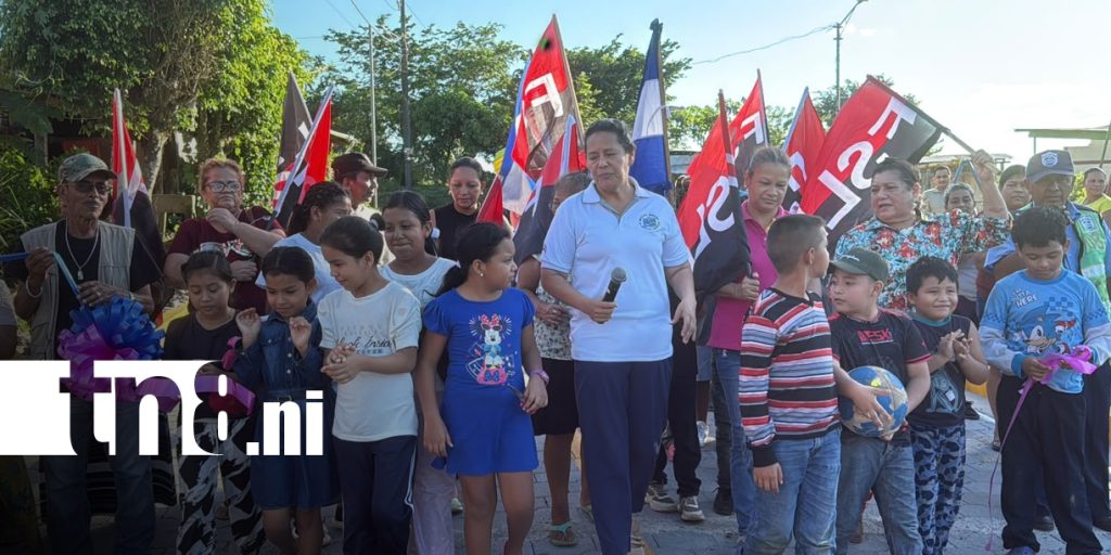 Foto: La Libertad entrega dos nuevas calles adoquinadas en el barrio Nueva Esperanza/TN8