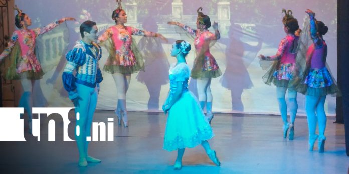 3 Foto: La magia de Blancanieves conquista el escenario del Teatro Justo Rufino Garay/TN8