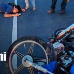 ¡Giro peligroso termina en choque! Dos motorizados resultan lesionados Foto: Choque entre camioneta y motocicleta deja dos lesionados en Managua/TN8