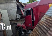 Camión presuntamente sin frenos se estrella contra una vivienda en Carretera Sur