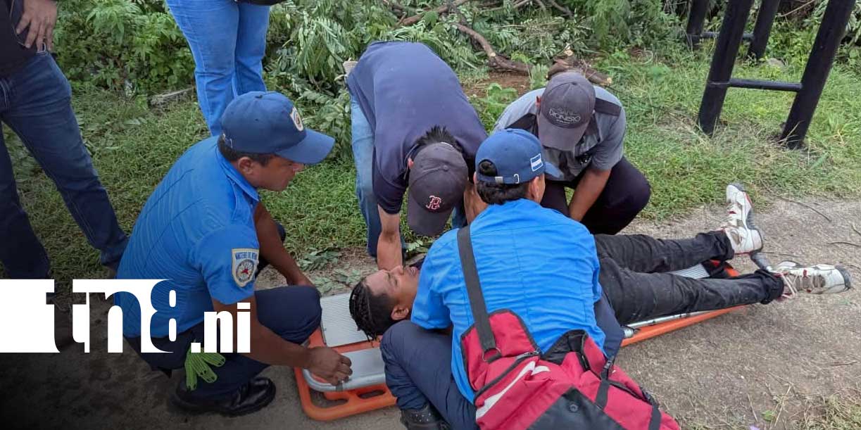 Foto: Accidente en la pista Suburbana deja dos personas lesionadas en Managua/TN8