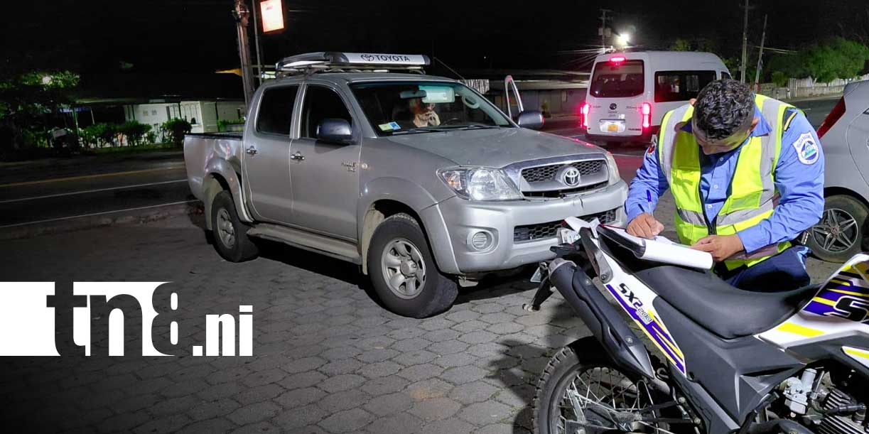 Foto: Choque entre camioneta y motocicleta deja dos lesionados en Managua/TN8