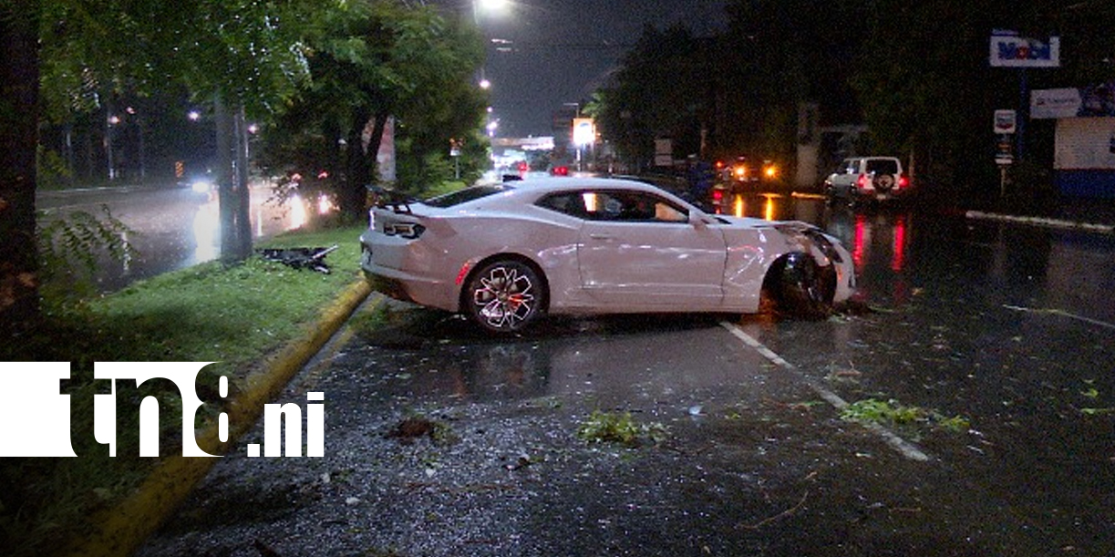 Foto: Conductor sale ileso tras aparatoso accidente en Las Colinas/TN8