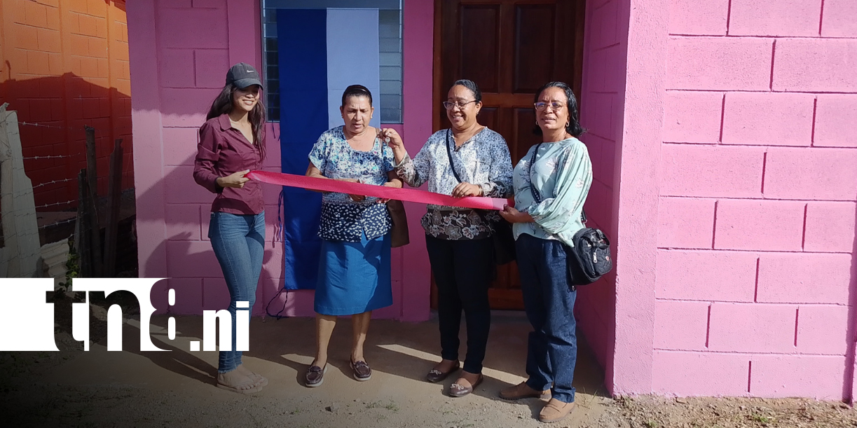 Foto: Entre lágrimas de alegría, familias de Nandaime cumplen el sueño de tener casa propia/TN8