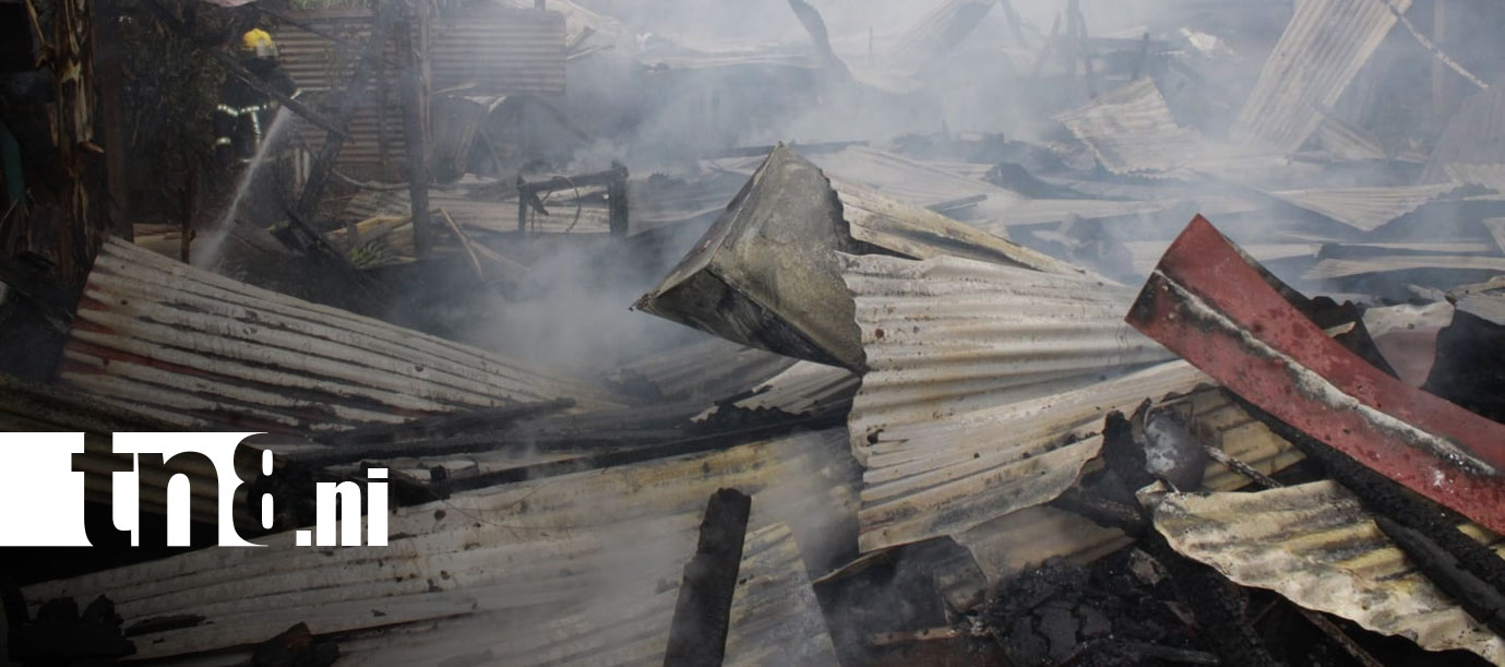 Foto: ¡El fuego arrasa cuatro viviendas en Bluefields!/TN8
