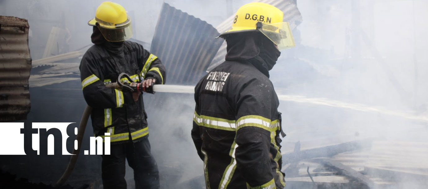 Foto: ¡El fuego arrasa cuatro viviendas en Bluefields!/TN8