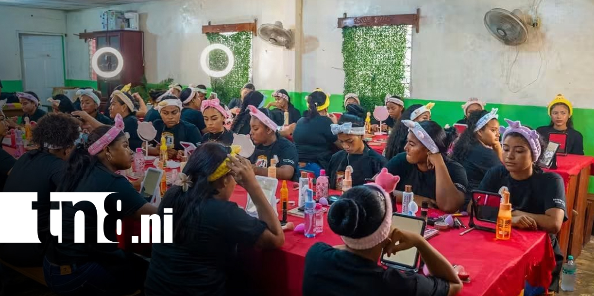 Foto: 45 protagonistas de Bilwi culminan con éxito curso gratuito de automaquillaje/TN8