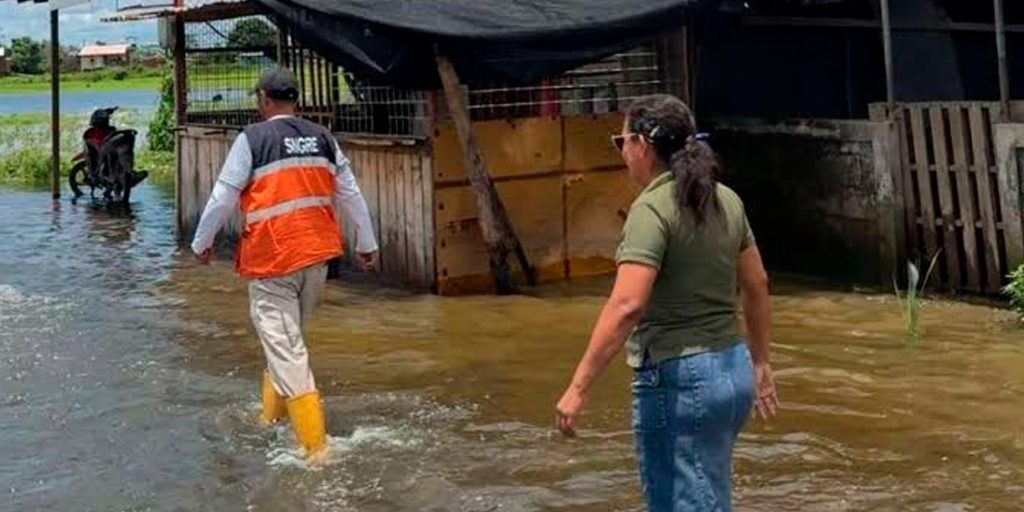 foto: Ecuador enfrenta cierres viales por deslizamientos de tierra y piedras/cortesía