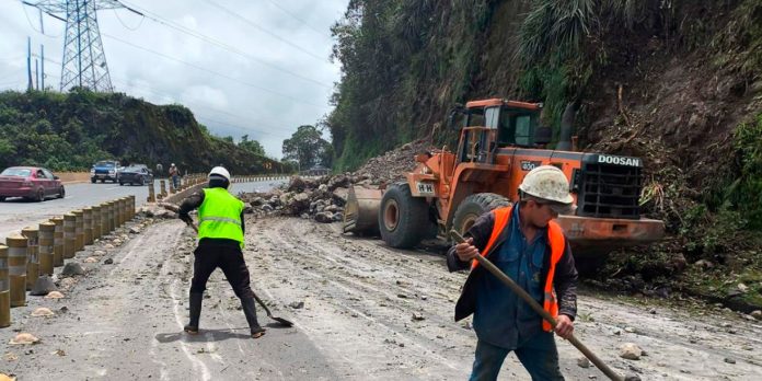 foto: Ecuador enfrenta cierres viales por deslizamientos de tierra y piedras/cortesía foto: Ecuador enfrenta cierres viales por deslizamientos de tierra y piedras/cortesía