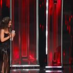 Rosalía recibe el Salón de la Fama de Billboard y honra a sus maestros Foto: Rosalía recibe un premio que marca su carrera / Cortesía