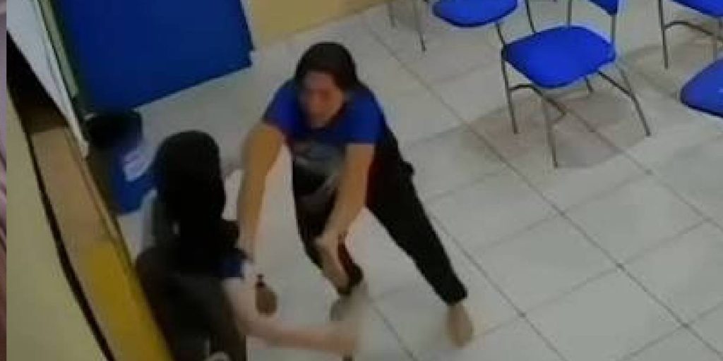 Foto: Joven de 16 años ataca a profesora durante una clase / Cortesía