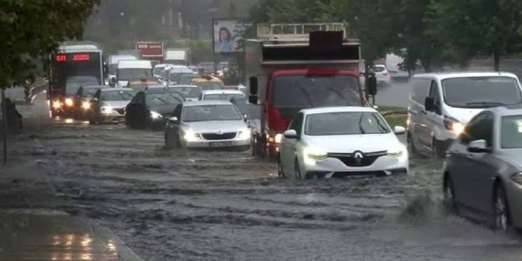 Foto: Inundaciones, carreteras colapsadas y un menor fallecido dejan las lluvias en Estambul / Cortesía