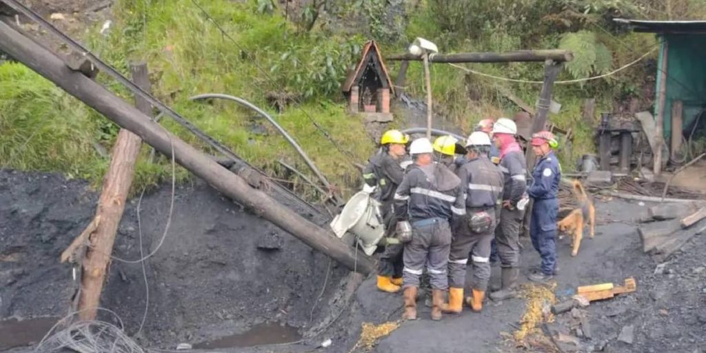 Foto: La tierra los sepultó y el rescate sigue en riesgo / Cortesía