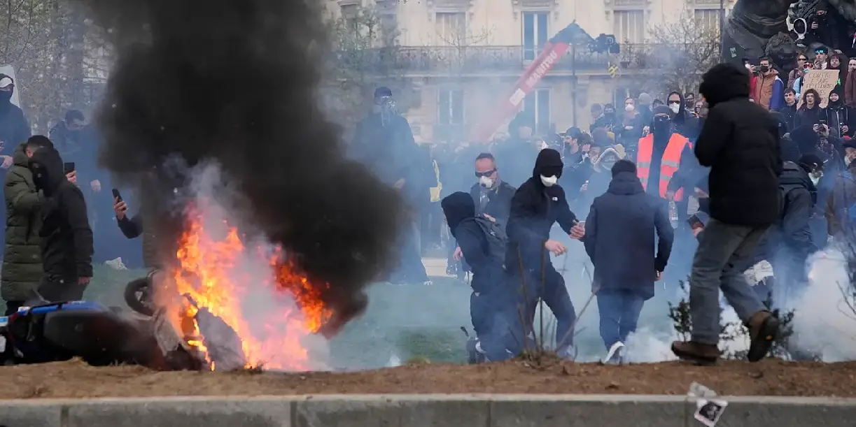 Foto: Protestas en París terminan en violentos enfrentamientos /Cortesía