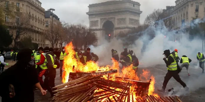 Foto: Protestas en París terminan en violentos enfrentamientos /Cortesía