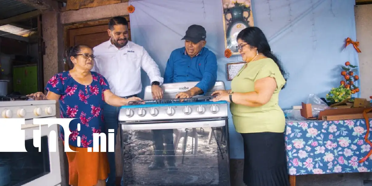 Foto: Mabe premió a doña Elieta con una nueva cocina /TN8