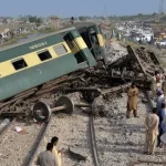 Foto: Tren con 14 vagones se descarrila en Pakistán /Cortesía