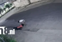¡Lo persiguieron! Capturan a señalado de robarle el bolso a una joven en Managua Foto: Jóvenes persiguen a presunto ladrón tras asalto en Managua /TN8