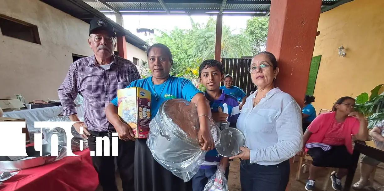 Foto: Mujeres de Ometepe reciben equipos para fortalecer sus emprendimientos /TN8