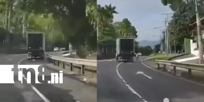 Foto: Mujer se salva de ser arrollada en la carretera Sur /TN8