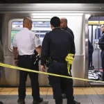 Hombre es apuñalado mortalmente dentro de un tren en Nueva York (VIDEO) Foto: Muere apuñalado en el metro de Nueva York /Cortesía