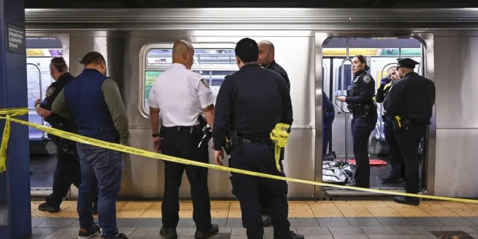 Plantilla Moderna TN8.Ni-Recuperado (2) Foto: Muere apuñalado en el metro de Nueva York /Cortesía