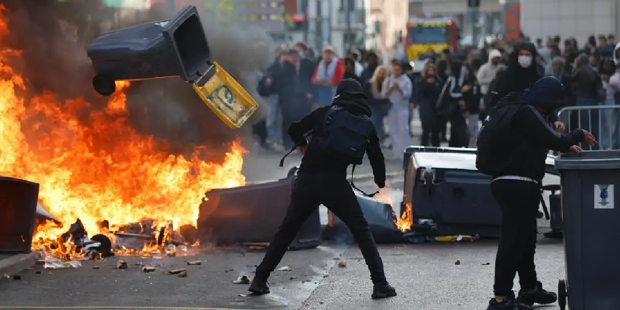 Foto: Fuertes protestas de estudiantes arrasan Francia /Cortesía