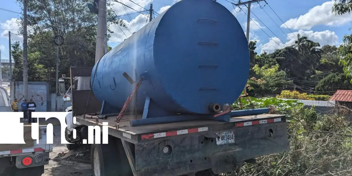 Foto: Camión termina contra poste eléctrico en Managua /TN8