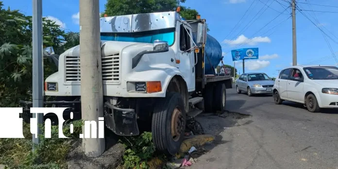 Plantilla Moderna TN8.Ni-Recuperado (5) Foto: Camión termina contra poste eléctrico en Managua /TN8