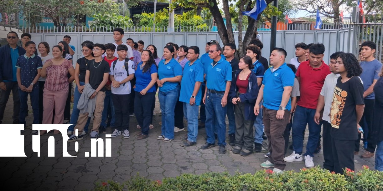 Foto: Docentes y estudiantes de INATEC en homenaje a Benjamín Zeledón / TN8