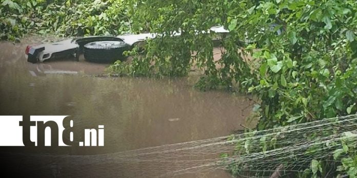 Foto: Mueren tres personas tras cruce en una quebrada de Chinandega / TN8 Foto: Mueren tres personas tras cruce en una quebrada de Chinandega / TN8