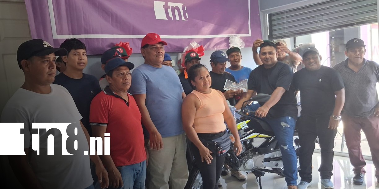 Foto: Ganador de moto TVS con el Hércules Nica de Crónica TN8