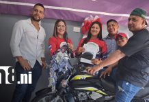 Foto: Ganador de moto TVS con el Hércules Nica de Crónica TN8