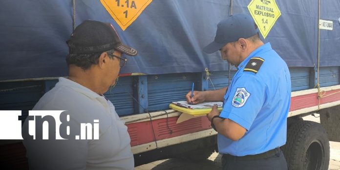 Foto: Inspección de vehículos para el traslado de pólvora en Estelí / TN8 Foto: Inspección de vehículos para el traslado de pólvora en Estelí / TN8