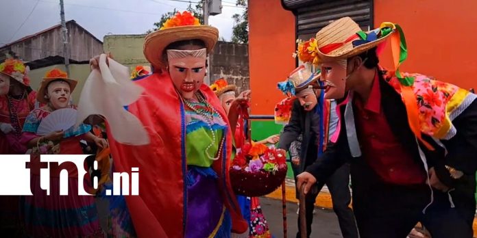 Foto: El Baile de El Viejo y La Vieja desde Granada / TN8 Foto: El Baile de El Viejo y La Vieja desde Granada / TN8