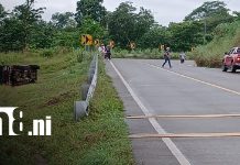Camioneta termina volcada en la peligrosa vuelta de Mongallo, Siuna Foto: Accidente de tránsito en Siuna, Caribe Norte / TN8
