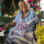 Foto: Venta de flores en cementerios de Managua / TN8