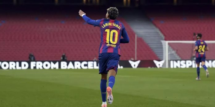 Foto: Lamine Yamal disputa su primer Clásico en Camp Nou/Cortesía