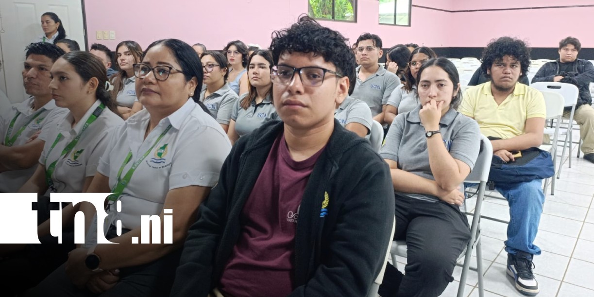Foto: Charla magistral en la UCN sobre la IA en la gestión de recursos humanos / TN8